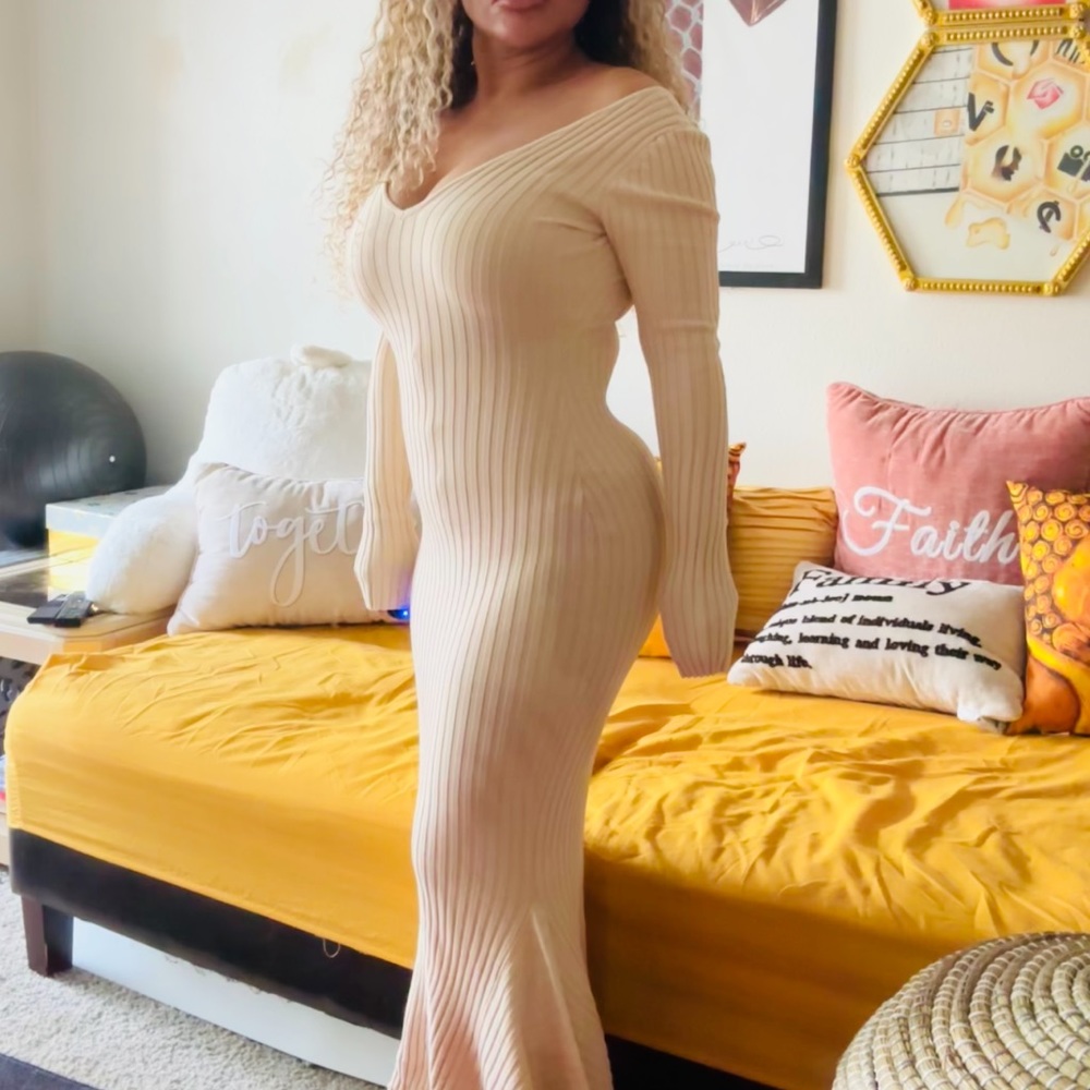 Fashion nova sexy curvy off shoulder dress. - Picture 2 of 5